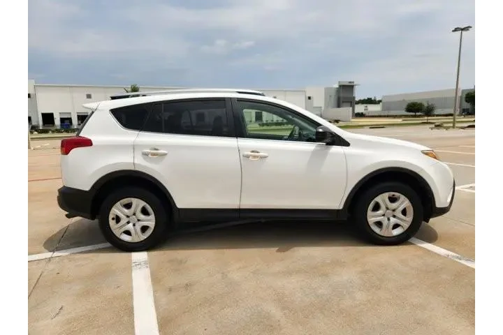 $13966 : Toyota RAV4 2015 LE 4dr SUV image 4