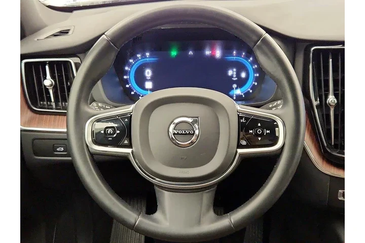 $28998 : Volvo XC60 2023 B5 Plus Brig image 10