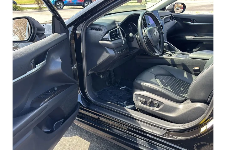 $15000 : 2023 Camry SE image 2