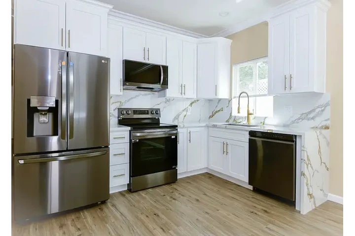 $1800 : LOCATION...LOCATION...LOCATION image 1