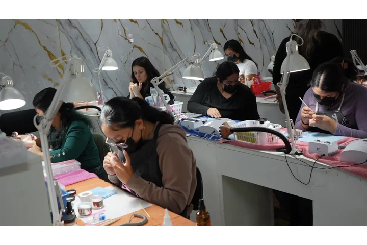 Curso de uñas acrilica image 2