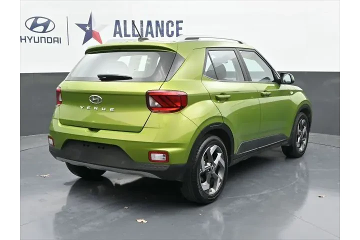 $19998 : Hyundai VENUE 2024 SEL 4dr C image 7