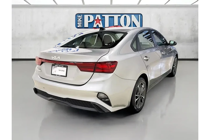 $16944 : Kia Forte 2023 LXS 4dr Sedan image 7