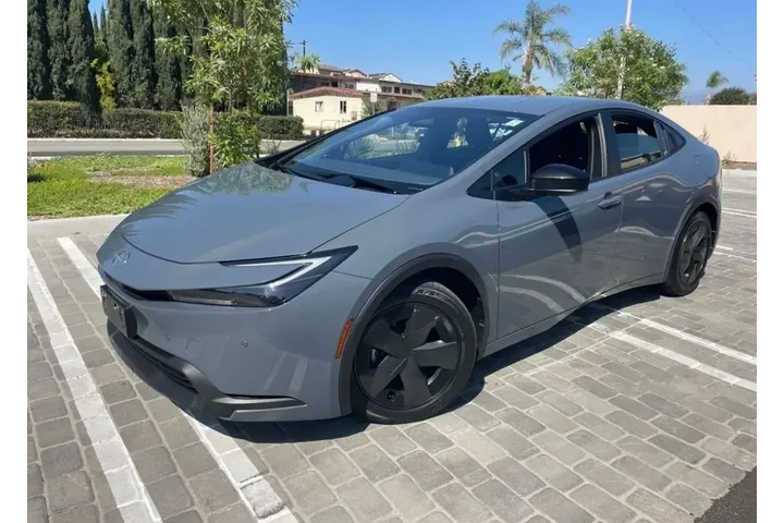 $25489 : Toyota Prius 2024 Limited 4d image 1