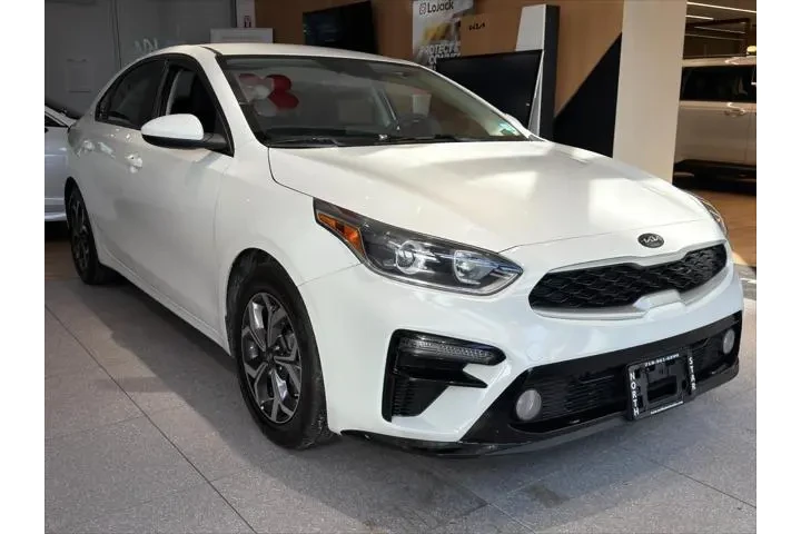 $14990 : Kia Forte 2021 FE 4dr Sedan image 3