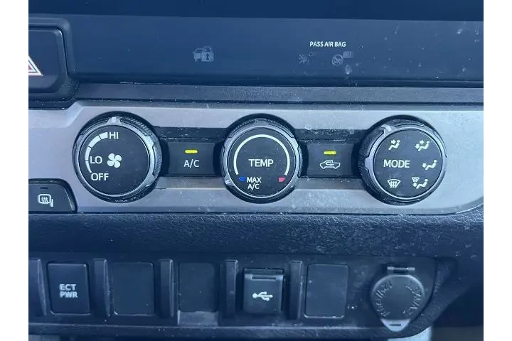 $22256 : Toyota Tacoma 2022 4x2 SR5 4 image 8