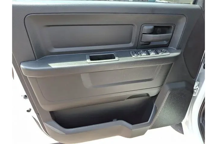 $27988 : Ram 1500 Classic 2023 4x2 Tr image 9