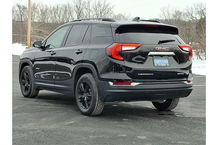 $25499 : GMC Terrain 2022 AWD AT4 4dr image 4