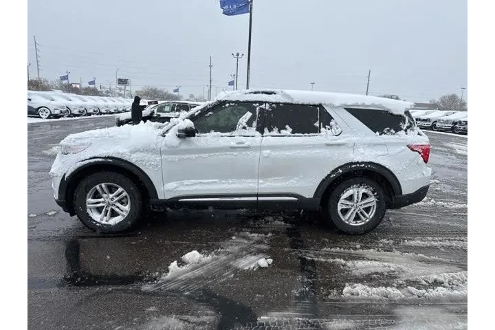 $28000 : Ford Explorer 2022 AWD XLT 4 image 4
