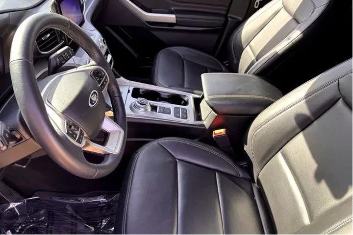 $33977 : Ford Explorer 2023 XLT 4dr S image 8