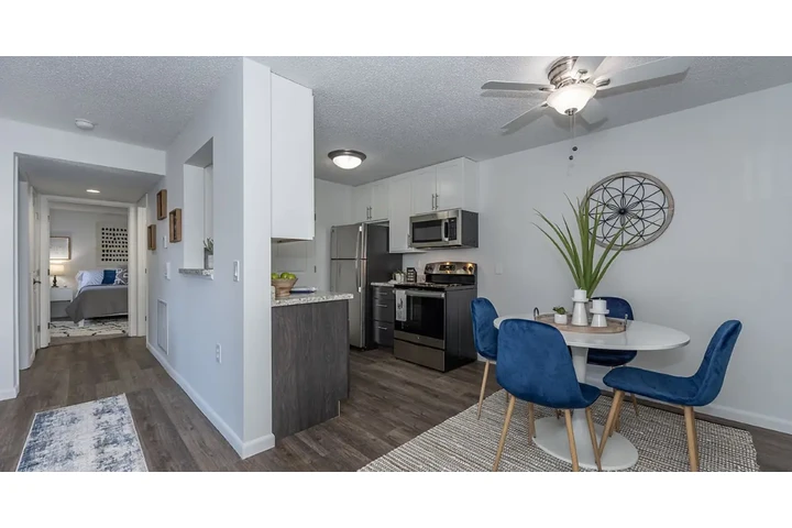 $995 : Luxury Apartments Dayton Area image 1