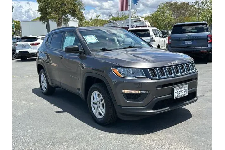 $14000 : Jeep Compass 2018 4x4 Sport image 3