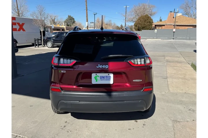 2019 Cherokee Latitude FWD image 6