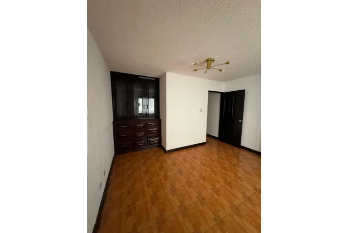 $1 : Casa en venta en Zona 16 image 5