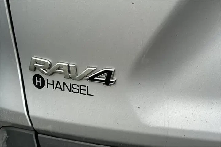 $29990 : Toyota RAV4 Hybrid 2021 AWD image 7