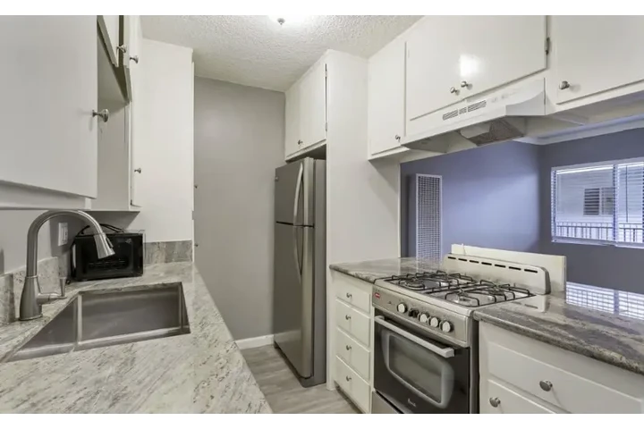 $1100 : APT 1REC//1PARKING LOS ANGELES image 1