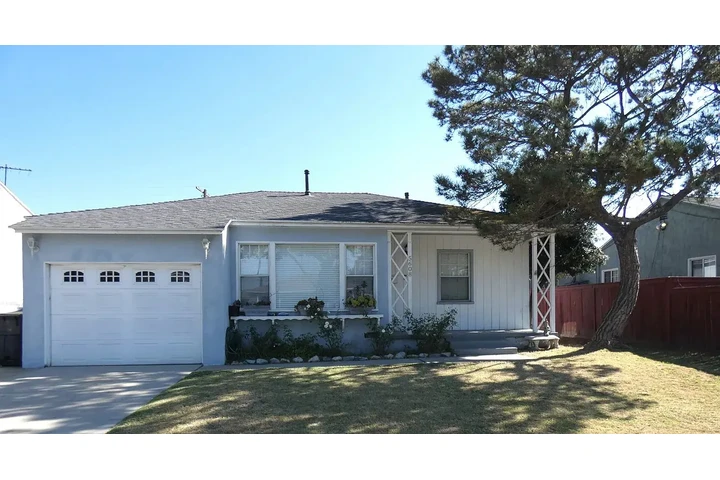 $900 : Beautiful Home...LAKEWOOD,CA image 1