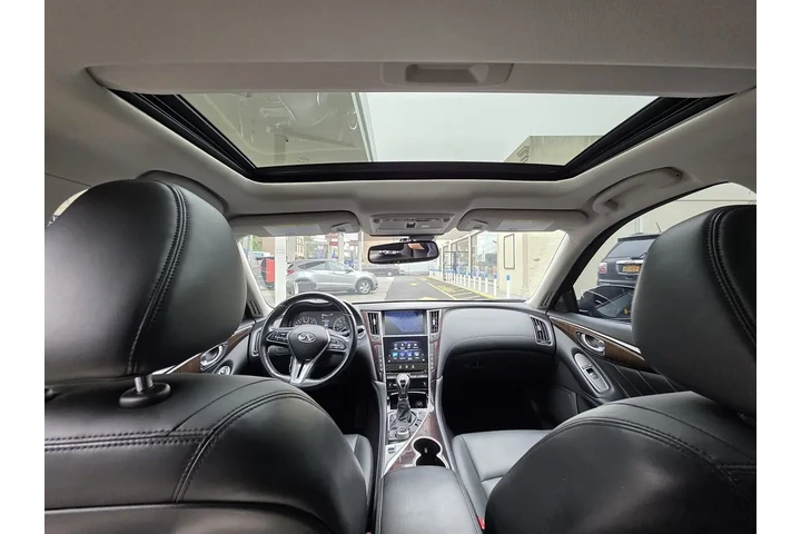 $17995 : 2019 Q50 3.0t LUXE image 1