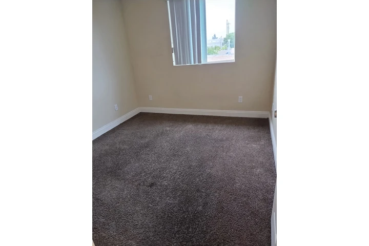 $800 : Rento un Cuarto image 2