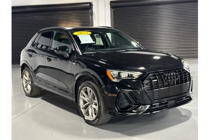 2022 Audi Q3 45 TFSI S line Pr image 4