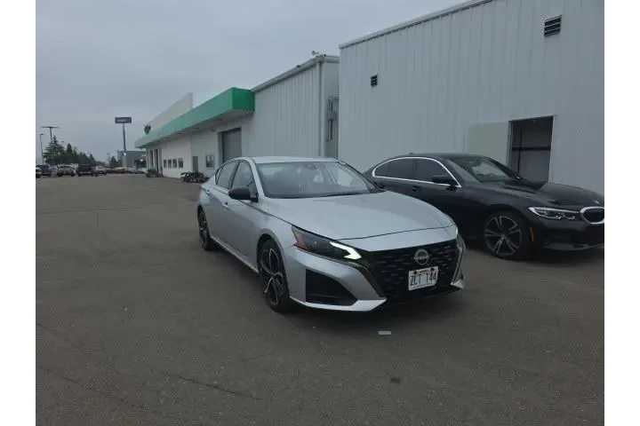 $21800 : Nissan Altima 2024 2.5 SR 4d image 1