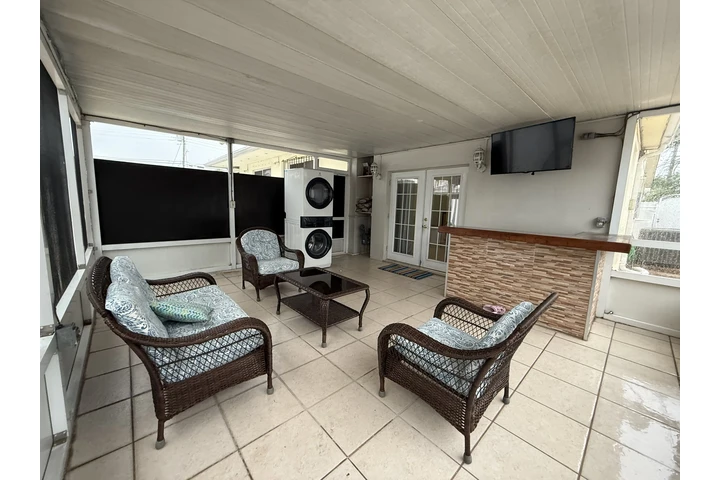 $2200 : Apartamento en Renta Hialeah image 10