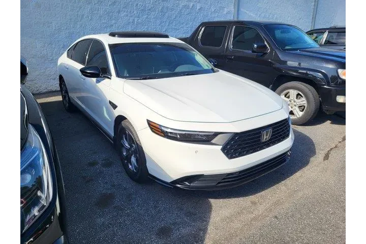 $29731 : Honda Accord Hybrid 2024 EX- image 3