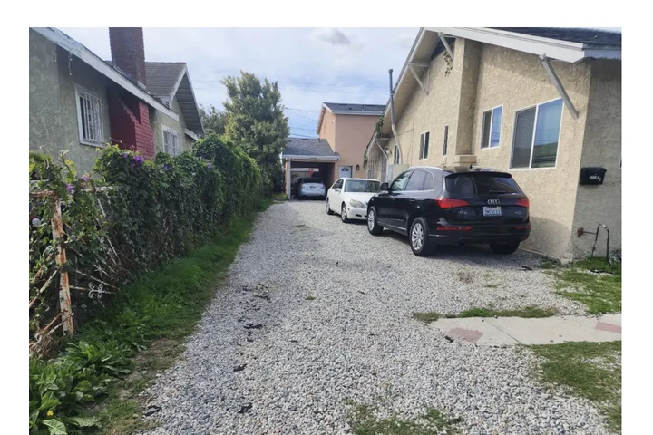 $3890 : 🚨CHARMING HOUSE FOR YOU🚨 image 2