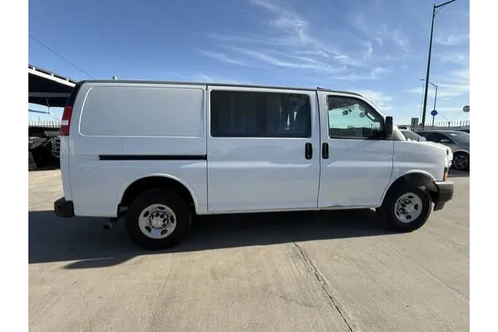 $17900 : 2020 Express 2500 image 4