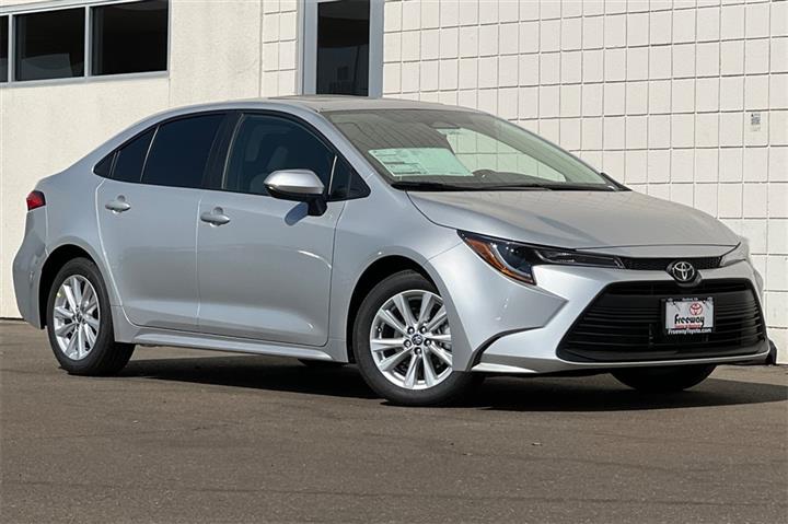 $26262 : Corolla LE image 2