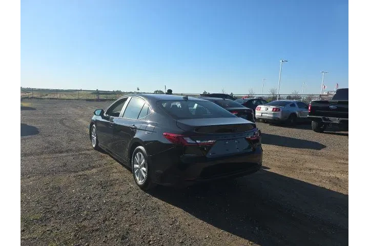 $33900 : Toyota Camry 2026 LE 4dr Sed image 4