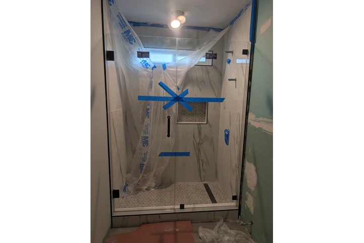 SHOWER DOORS, Ventanas y más. image 7