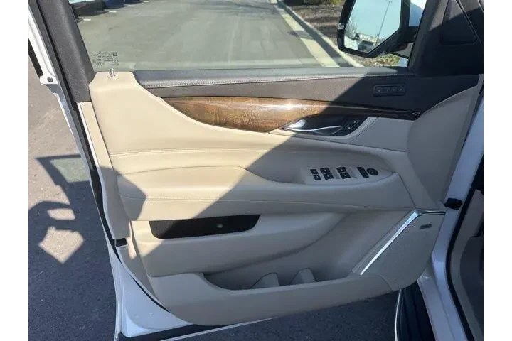 $37000 : Cadillac Escalade 2020 4x4 L image 7