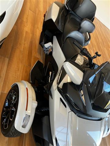 $26000 : 2021 CAN-AM SPYDER RT LIMITED image 4