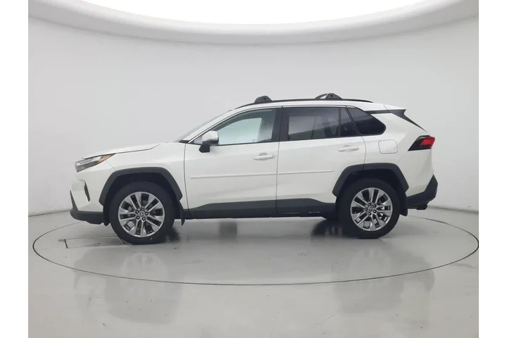 $30998 : Toyota RAV4 2022 XLE Premium image 3