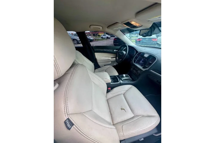 $11900 : 2019 300 Touring image 8