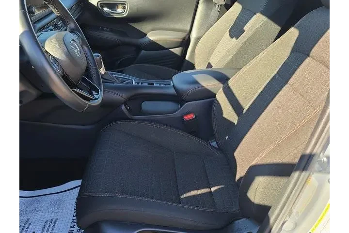 $23972 : Honda HR-V 2023 AWD Sport 4d image 7