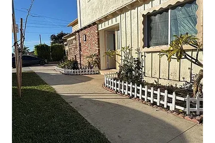 $2895 : Stunning refurbished House image 5