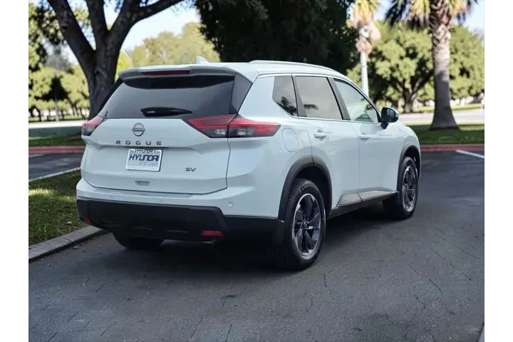 $23800 : Nissan Rogue 2024 SV 4dr Cro image 5
