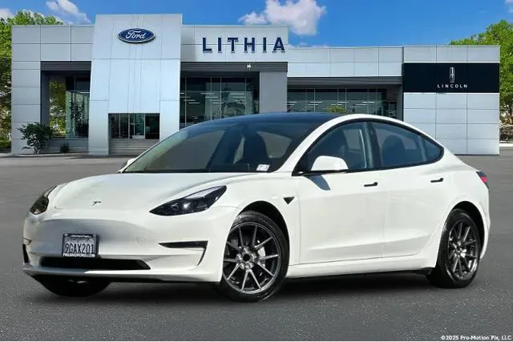 $26500 : Tesla Model 3 2023 4dr Sedan image 1