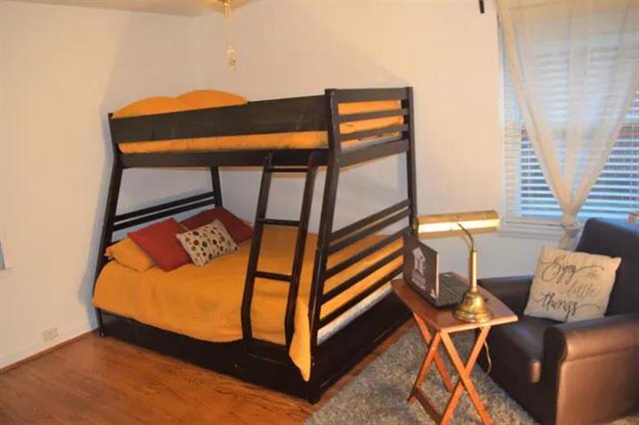 $1100 : 3 large bedrooms and 2 bath image 3