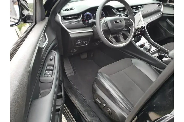 $38860 : Jeep Grand Cherokee 2024 4x4 image 10