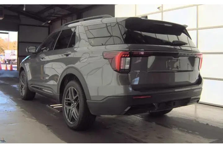 $38495 : Ford Explorer 2025 AWD ST-Li image 6