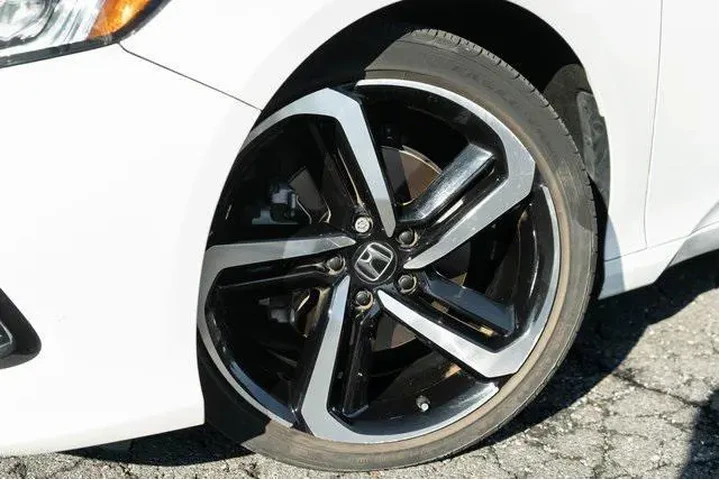 $27346 : Honda Accord 2022 Sport 4dr image 2