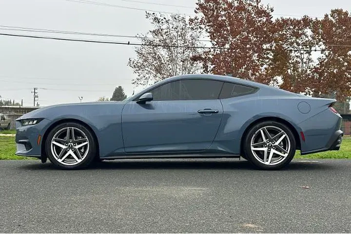 $27966 : Ford Mustang 2024 EcoBoost 2 image 8
