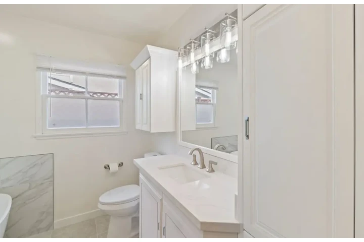 $2500 : 3 Bedroom Home  in Los Angeles image 10