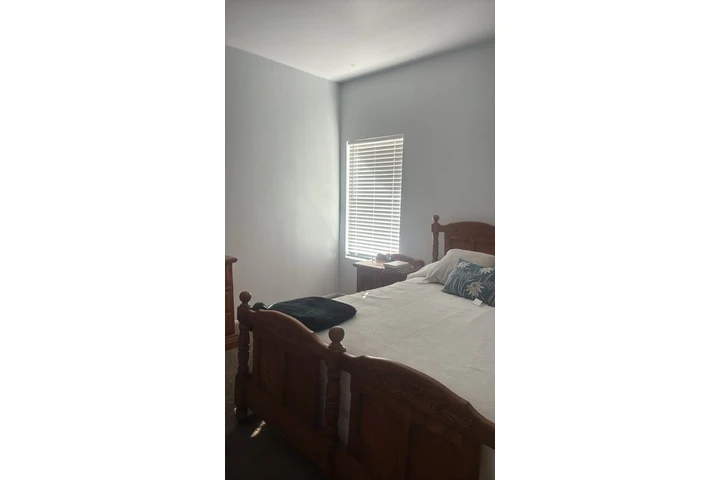 $1000 : Cuarto De Renta Corona image 1