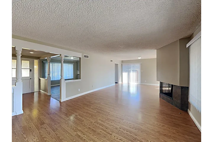 $2300 : Available 3Bed 2.5Bat in LA image 2
