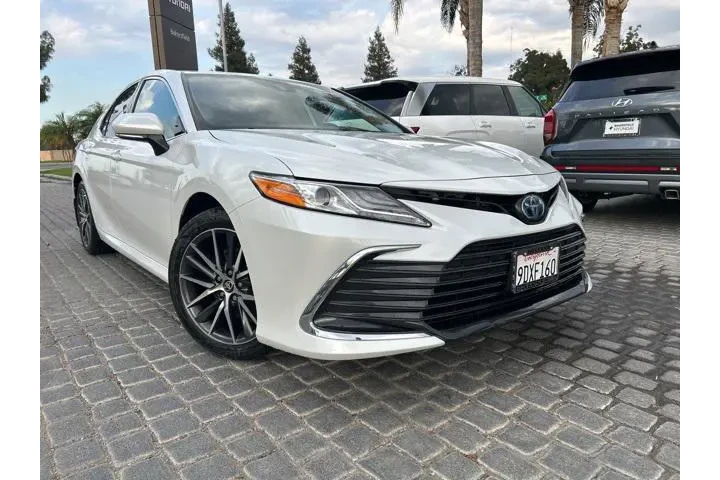 $27995 : Toyota Camry Hybrid 2023 XLE image 1