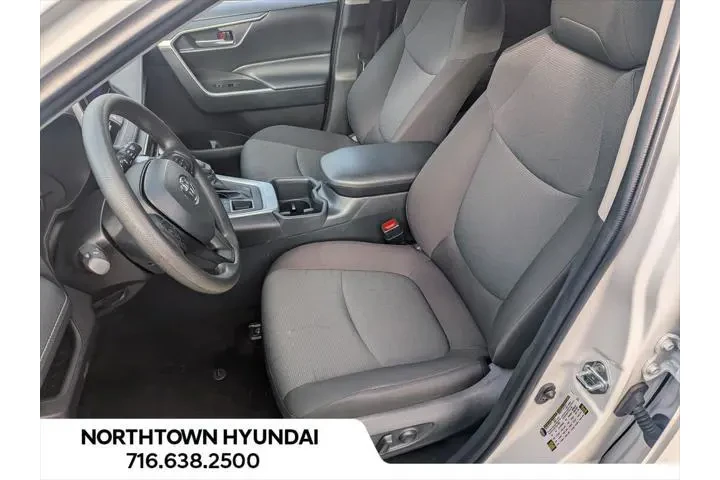 $29727 : Toyota RAV4 2025 AWD XLE 4dr image 8